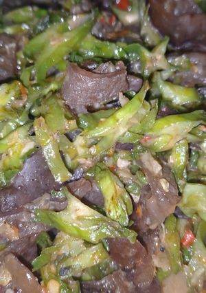 Foto resep Oseng kecipir Dan jamur kuping item..