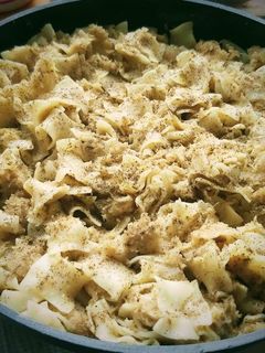 Káposztás tészta,olívaolajjal,barna cukorral 🐇🐇🐇 recept fotója
