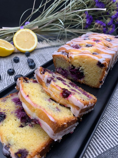 Une photo de Cake au citron et myrtilles