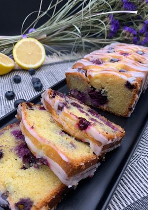 Une photo de Cake au citron et myrtilles