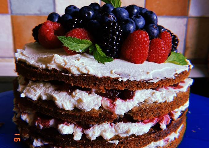 Mohn-Waldbeeren-Torte