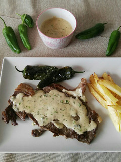 Una foto de Entrecot con salsa de queso azul