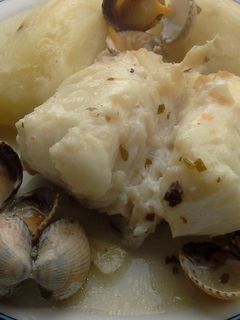 Una foto de Bacalao skrei con berberechos