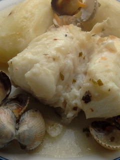 Una foto de Bacalao skrei con berberechos