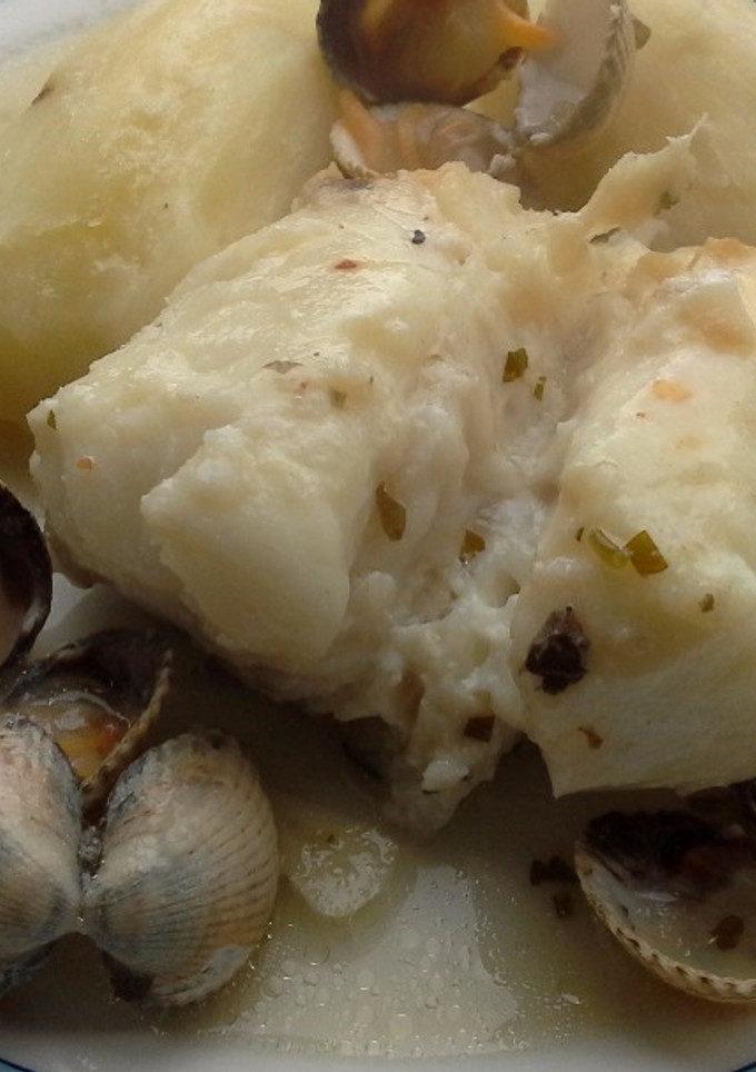 Una foto de Bacalao skrei con berberechos