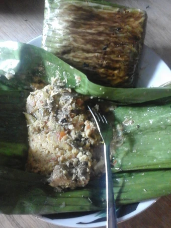 Langkah Mudah untuk Membikin Resep  Pepes Ikan Tongkol Mangga Muda yang Bikin Ngiler, Enak