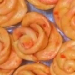 A picture of Steamed rose buns.