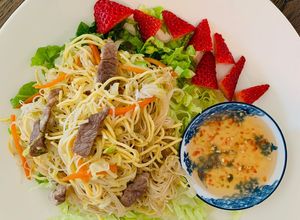 Hình của món Bún gạo & mì trứng xào thịt.