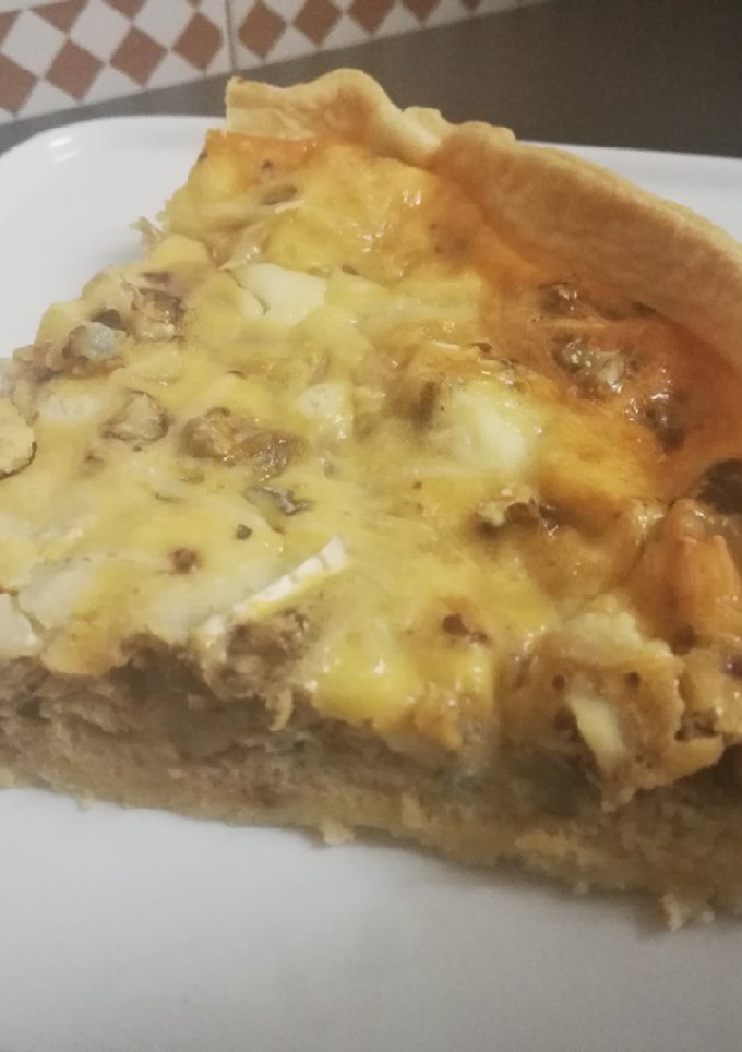 Una foto de Quiche de roquefort, nueces y manzana caramelizada 🍏🧀