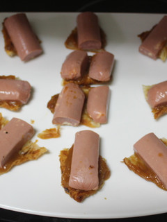 Una foto de Mini cruasanes tostados con salchichas