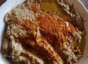 Una foto de Mutabel o Baba ganoush (crema de berenjenas para untar)