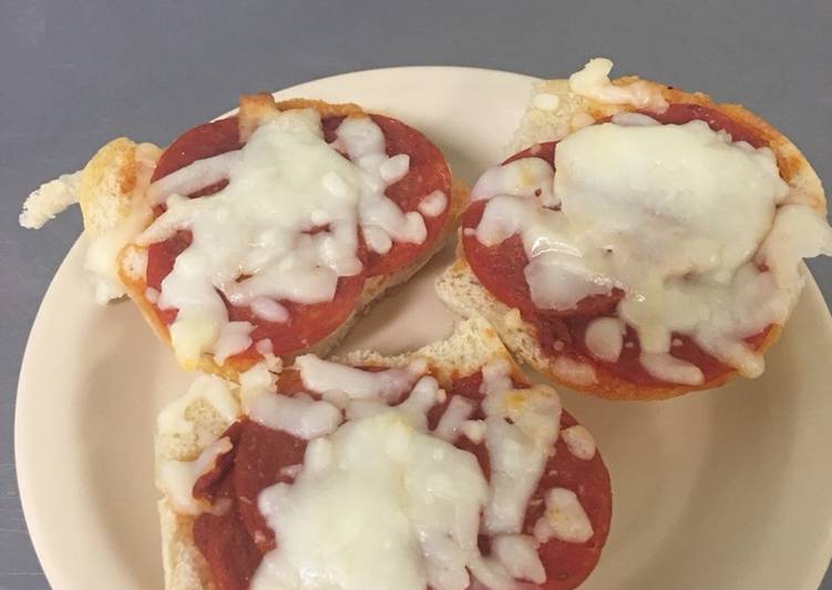 Pepperoni pizza sliders Pepperoni pizza sliders