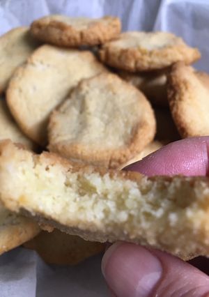 A picture of Keto friendly sugar cookies.