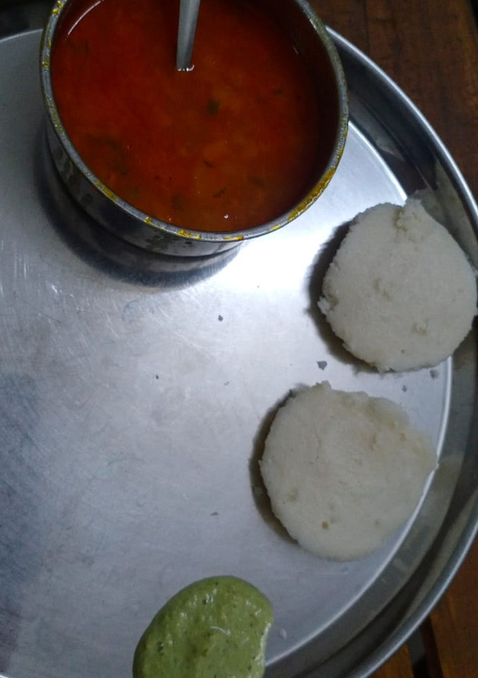 A picture of Idli sambar.