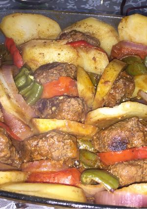 A picture of Kofta with Potatoes.