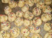 A picture of christmas dessert
