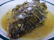 Una foto de mojarra en salsa