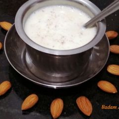 A picture of बादाम मिल्क.