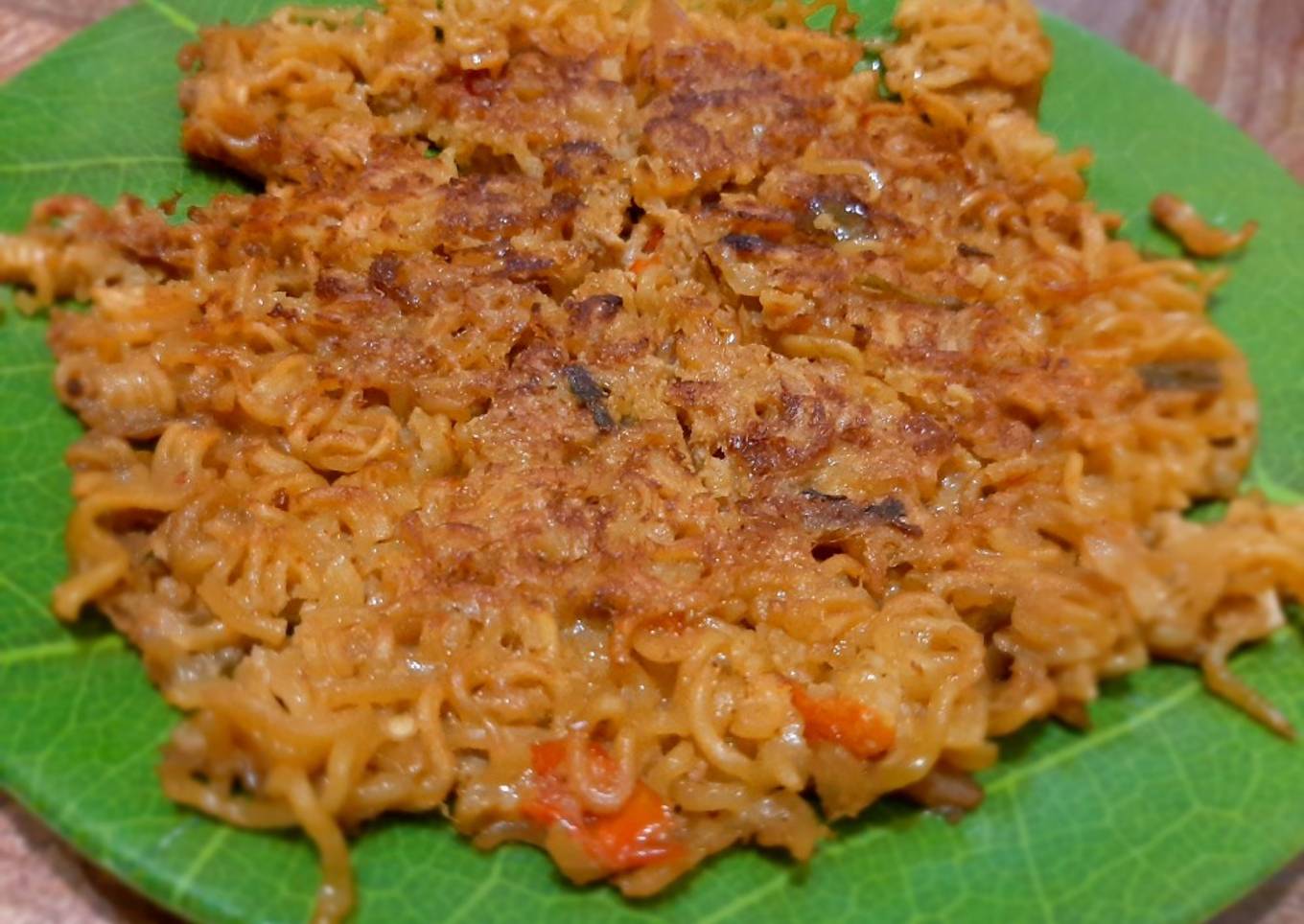 Pizza Telur Mie Pedas (sambal ulek sisa)
