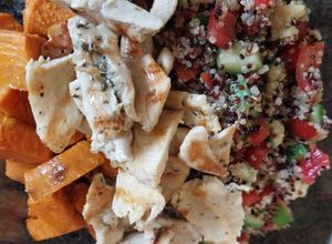 Foto resep Menu sehat full protein / dada ayam, ubi jalar, quinoa salad / organik