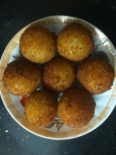 ரவை உருளைகிழங்கு உருண்டை(rava potato balls recipe in tamil) செய்முறை முக்கிய புகைப்படம்