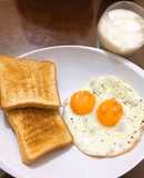 Bánh mỳ nướng và trứng ốp la 😍