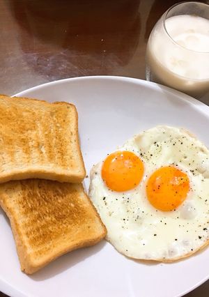 Hình của món Bánh mỳ nướng và trứng ốp la 😍.