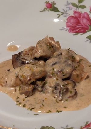 A picture of Creamy Parmesan Garlic Chicken and Mushrooms.