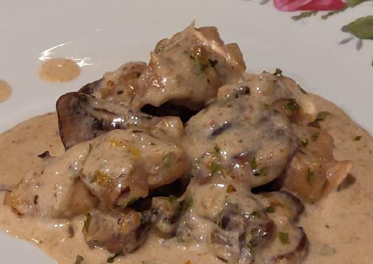 Recipe of Super Quick Homemade Creamy Parmesan Garlic Chicken and Mushrooms