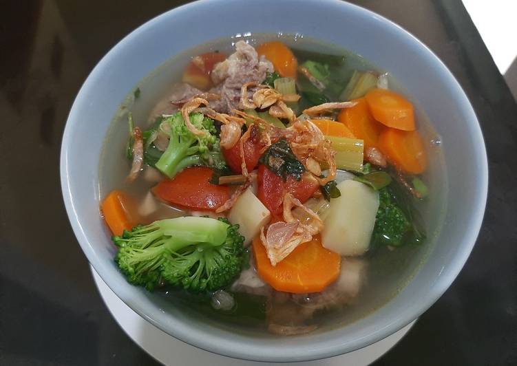 Bagaimana Menyiapkan Sup Iga Sayur Lezat Sekali