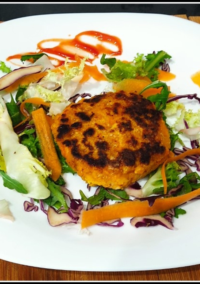 Una foto de Hamburguesa de soja, calabaza y zanahoria