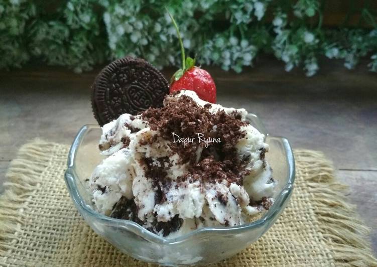 Homemade Oreo Ice Cream