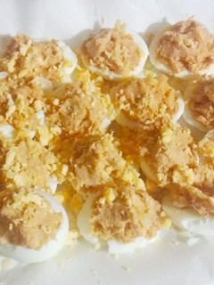Una foto de Huevos rellenos de atún
