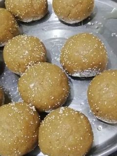 ચૂરમાના લાડુ(churma ladu recipe in gujarati) રેસીપી મુખ્ય ફોટો