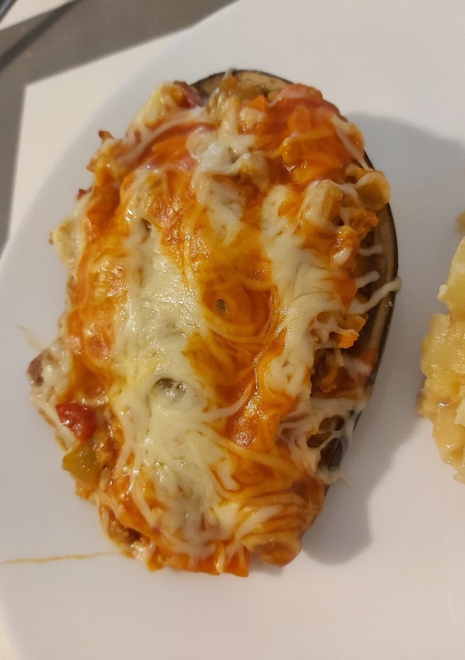 Una foto de Berenjena rellena de carne picada y verdura😊