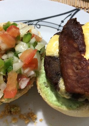 Foto de Hamburguer do Dindo - Costela, Calabresa, Farofa e Vinagrete