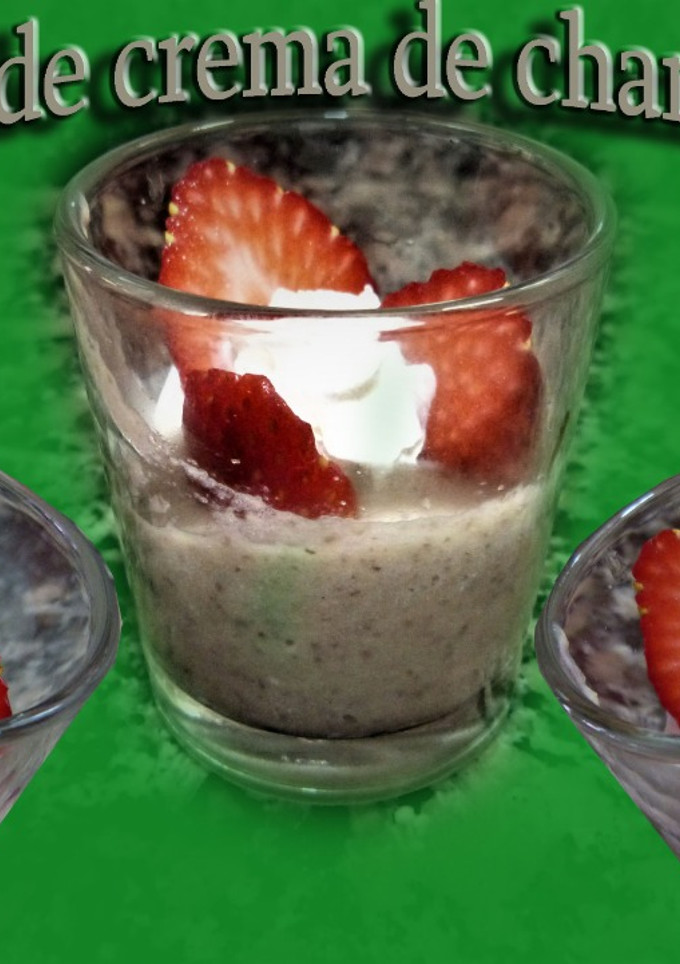 Una foto de Chupito de crema de champiñones
