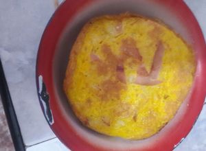 Una foto de Tortilla de arroz y jamón