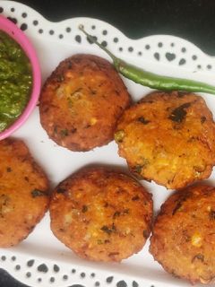 डाळ वडा (daal vada recipe in marathi) रेसिपी चे मुख्य फोटो
