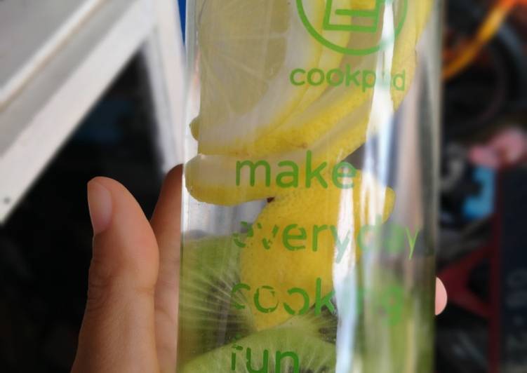 Cara Masak Untuk Mencoba Di RumahInfuse water lemon dan kiwi