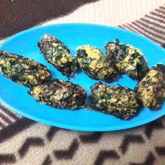 A picture of Methi Muthia.