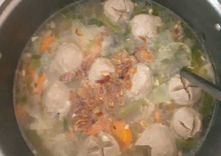 Langkah Mudah untuk Menyiapkan Sup Baso Kaldu Ayam, Lezat Sekali