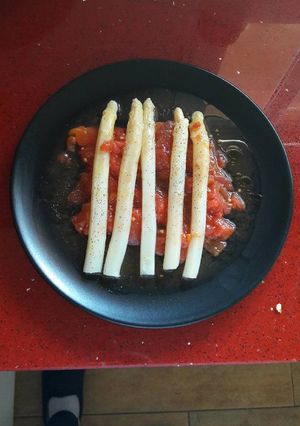 Foto principal de Espárrago entero blanco con tomate