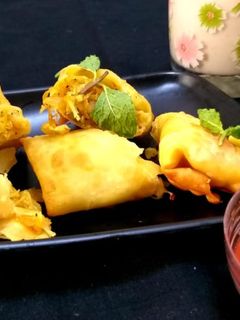 स्प्रिंग रोल् (spring roll recipe in Hindi) रेसिपी मुख्य फोटो