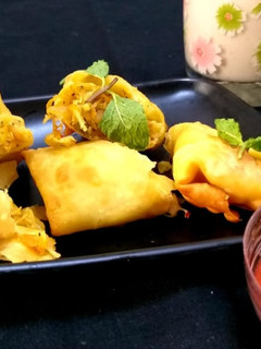 स्प्रिंग रोल् (spring roll recipe in Hindi) रेसिपी मुख्य फोटो