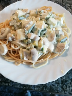 Una foto de 318. Espaguetis con espárragos y champiñones a la crema