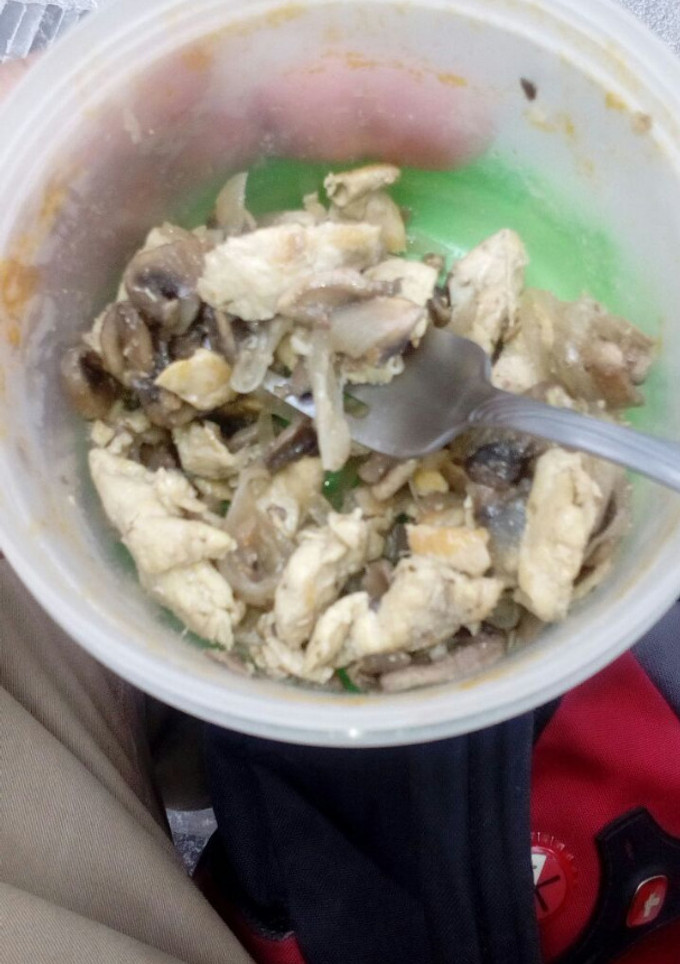 Una foto de Pollo y hongos Godin