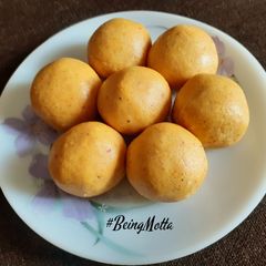 A picture of Almond Besan Ladoos.