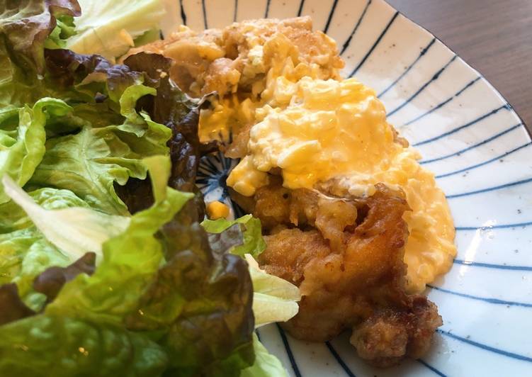 Deep fried chicken with vinegar and tartar sauce