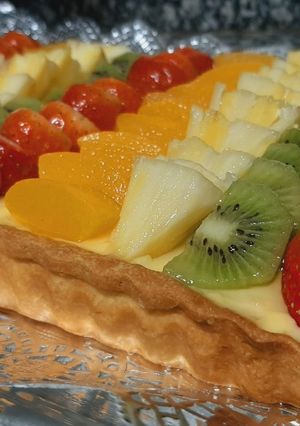 Una foto de Tarta de crema con frutas frescas